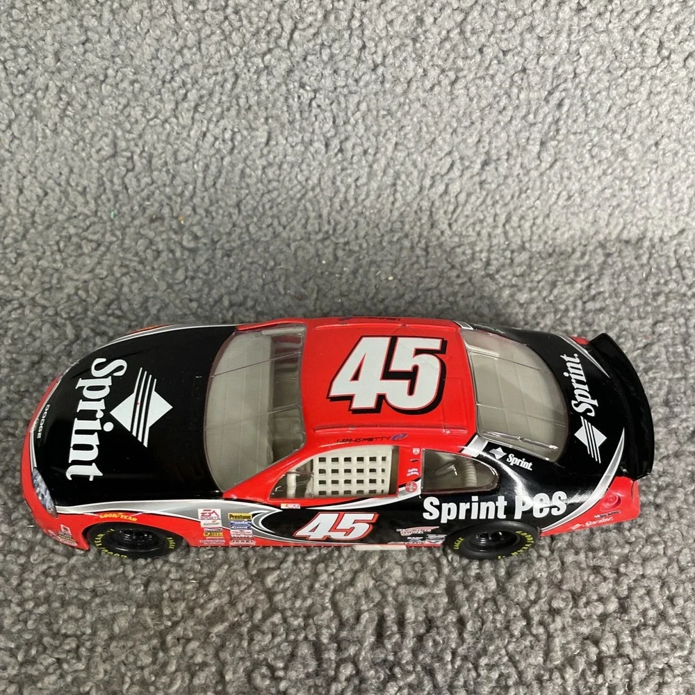 2000  Hot Wheels‎ Pro Racing 1:24 NASCAR # 45 Diecast